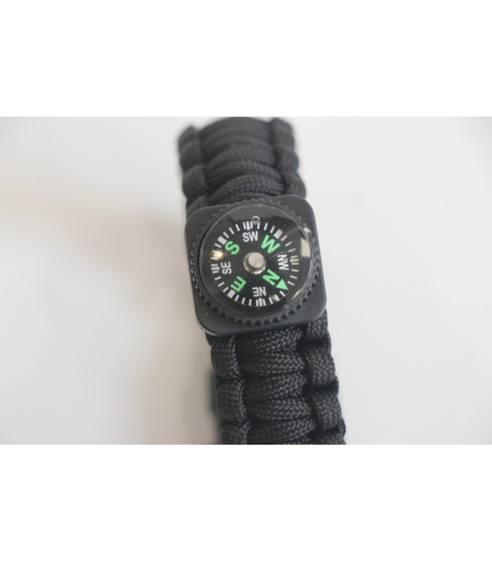 צמיד הישרדות: מצפן, משרוקית, אבן אש