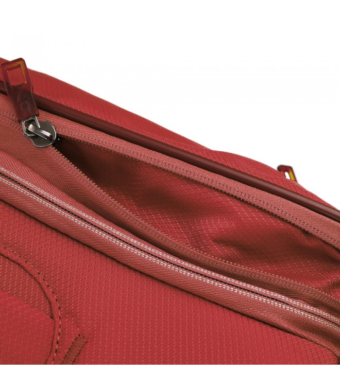 מזוודת טרולי עליה למטוס Evolution