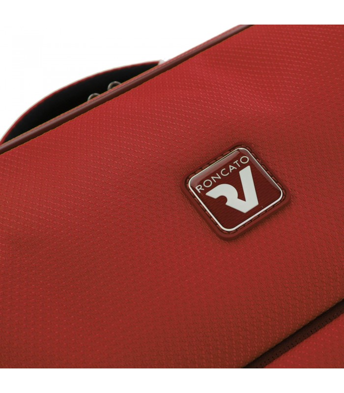 מזוודת טרולי עליה למטוס Evolution